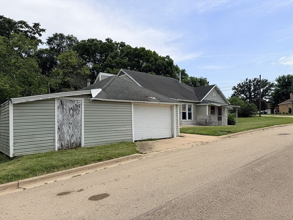 2nd image of 610 Wyatt Ave