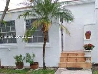 Building Photo - 1023 SW 12th Ct