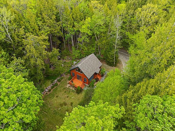 4th image of 21 Basswood Bay Road