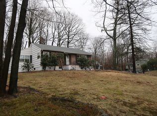 2 Milrose Ln, Monsey, NY 10952