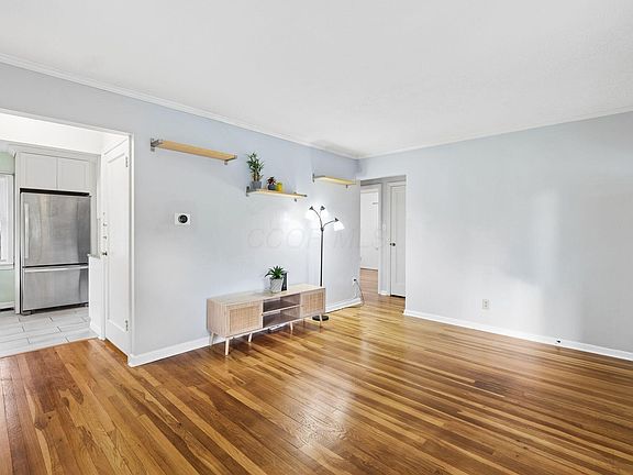 3rd image of 1072 Carlisle Ave