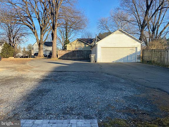 Garage is not included in lease