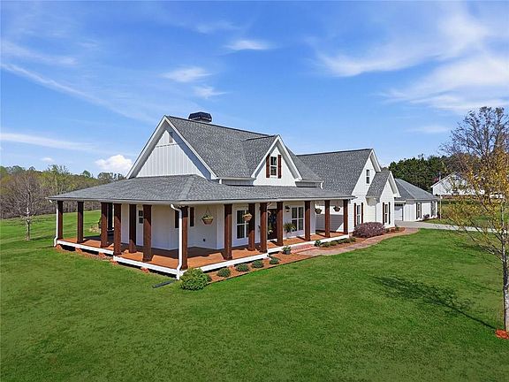 3rd image of 255 Benton Rd