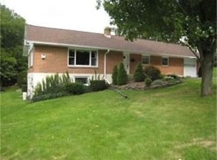 13 Circle Dr, Akron, PA 17501