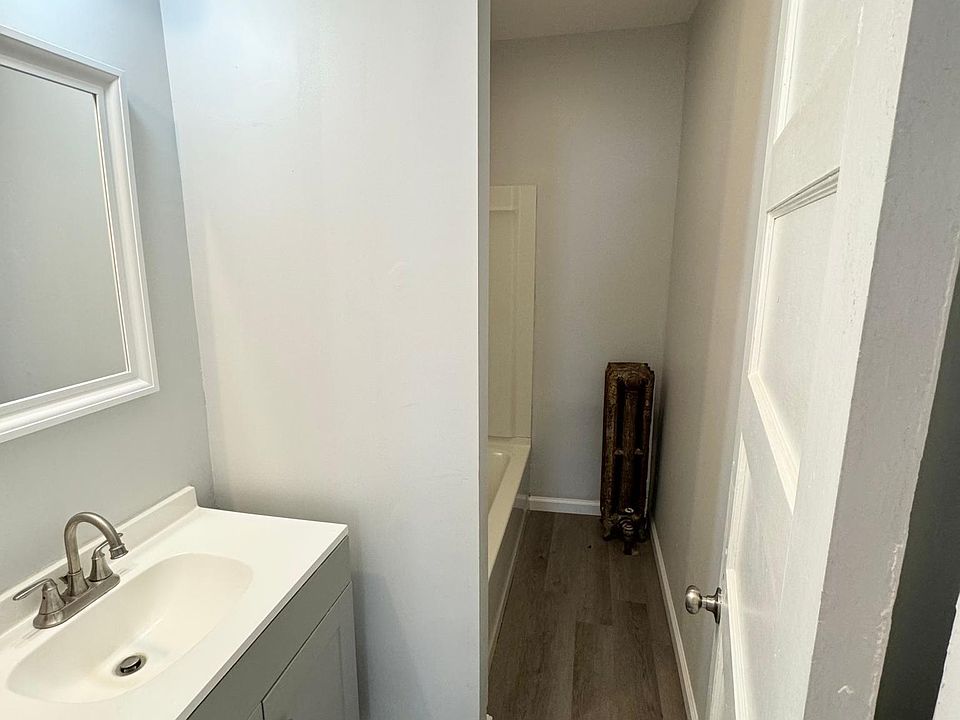 full bathroom, 2nd floor