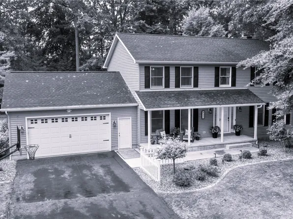 432 Greenbriar Dr, Cortland, OH 44410