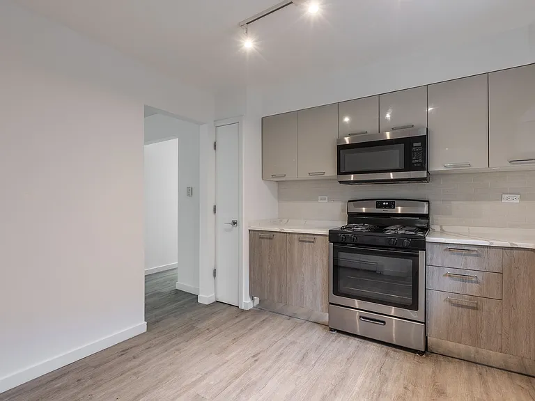 7621 N Sheridan Rd #1 — Photo 2
