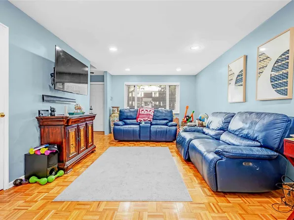 13-13 222nd St #118, Bayside, NY 11361