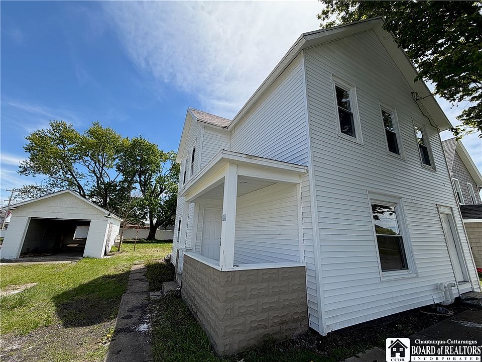 1st image of 307 W Oak St