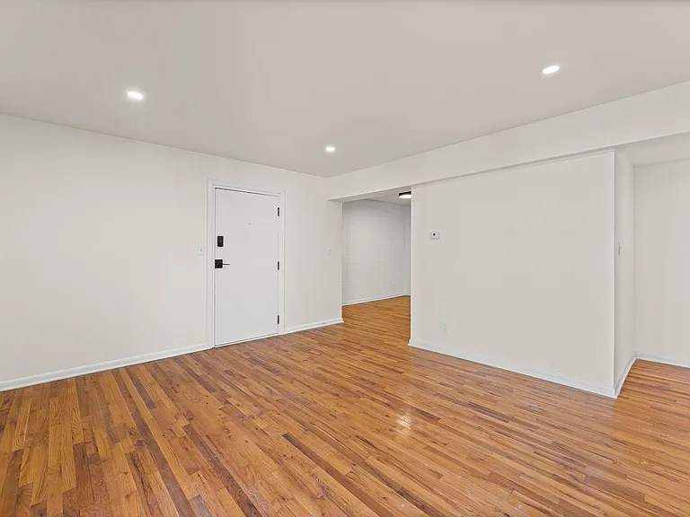 Walnut Apartments — Photo 13