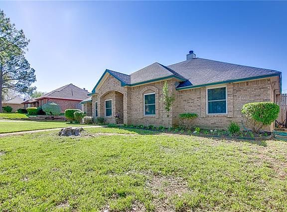 3rd image of 7506 Lake Park Ct