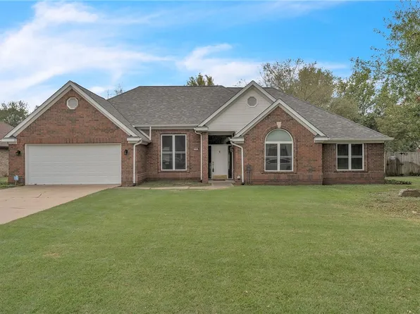 105 W Henson Ave, Springdale, AR 72764