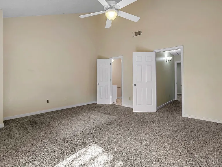 Wren Hollow Dr — Photo 23