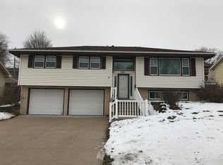 2944 Van Buren St, Dubuque, IA 52001