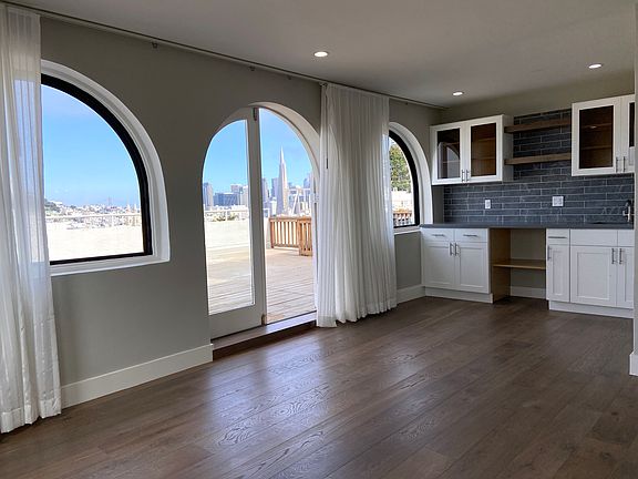 2nd image of 900 Chestnut St #702