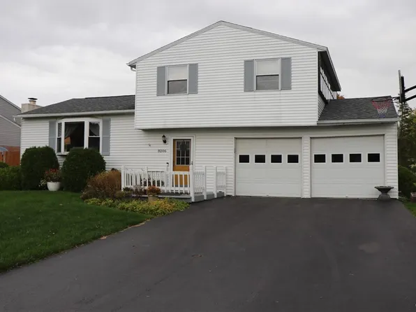 8206 Perrugia Ln, Clay, NY 13041
