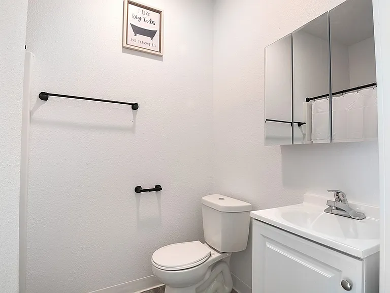 27th Street Studios and One Bedrooms — Photo 20