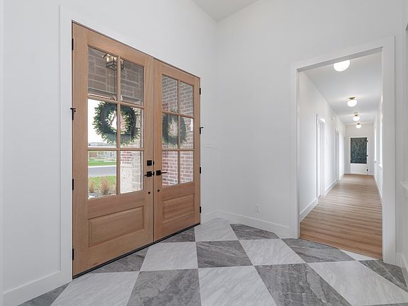 3rd image of 5194 Enclave Ct