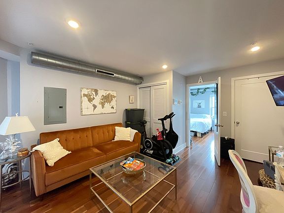 3rd image of 1001 S 4th St #21