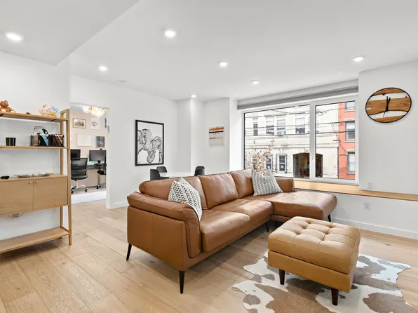 830 Park Avenue image 1 of 14