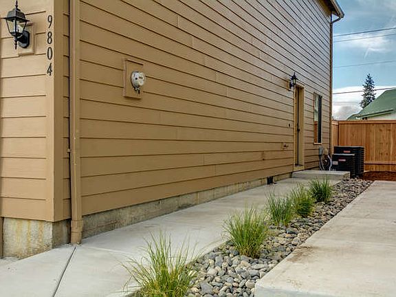 4th image of 9810 NE 76th Way