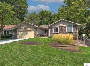 15218 Brookside Cir, Omaha, NE 68144