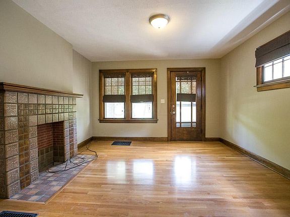 2nd image of 1125-1127 Northwest Blvd