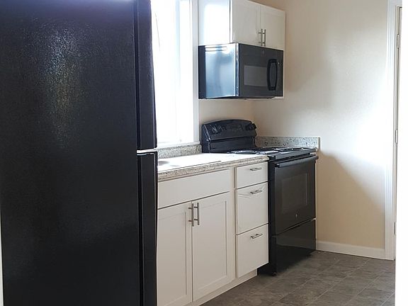 5th image of 611 Pleasant Ave