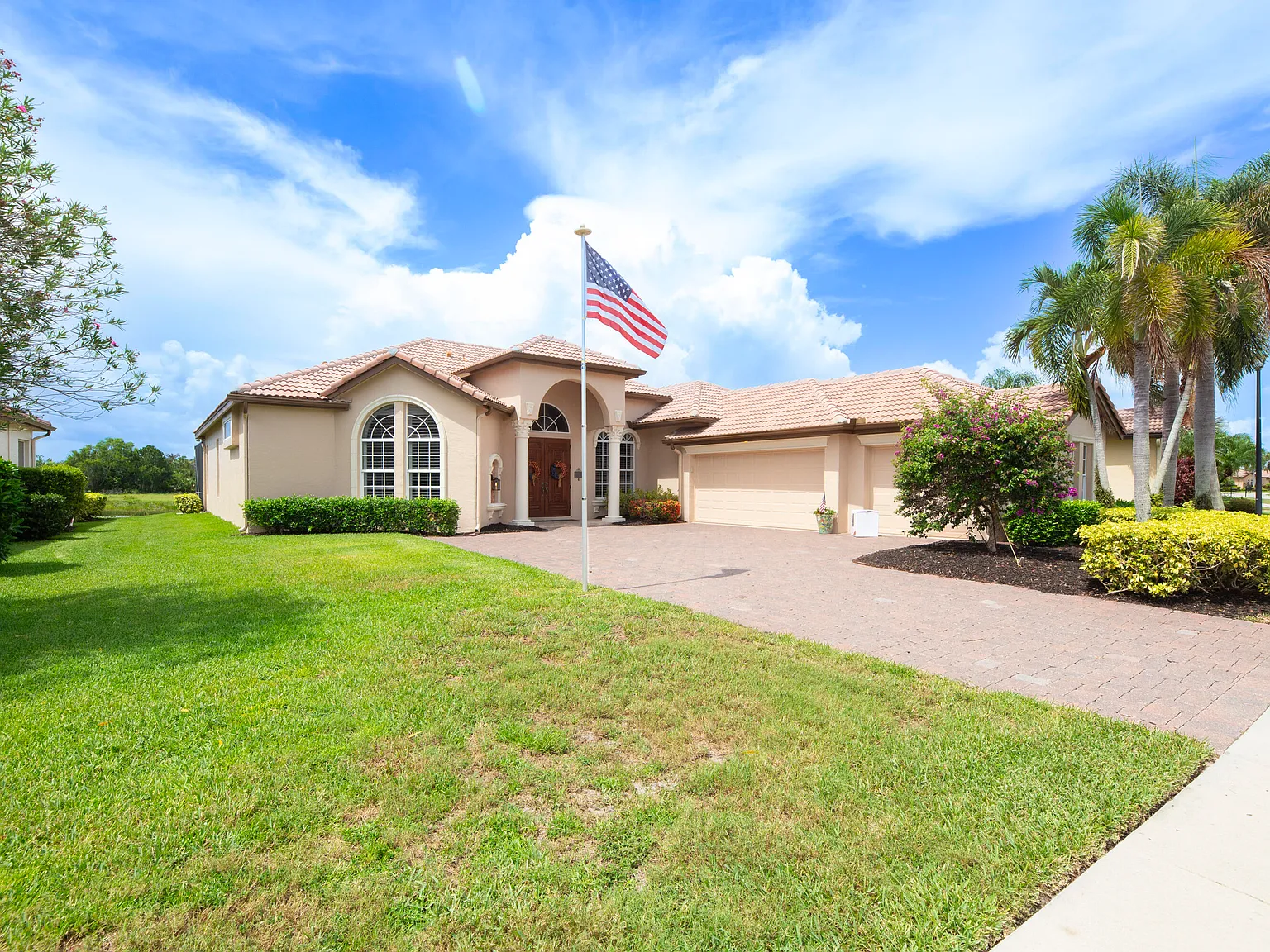 3 bed, 3.5 bath, 2621 sqft, $4,000 — Photo 3