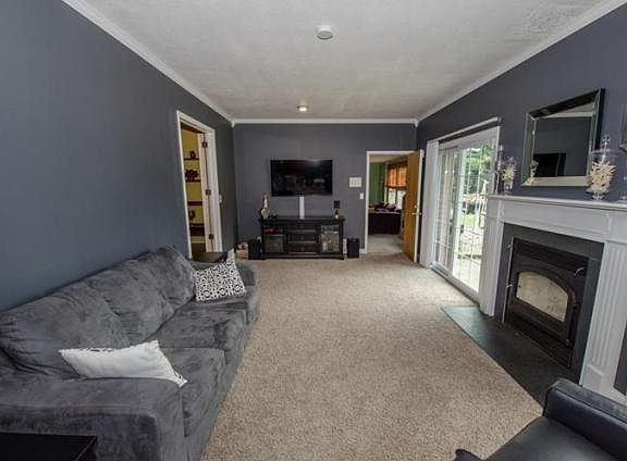 4th image of 18275 Chaucer Ln