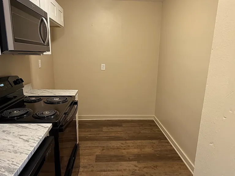 15 S Main St #5 — Photo 3