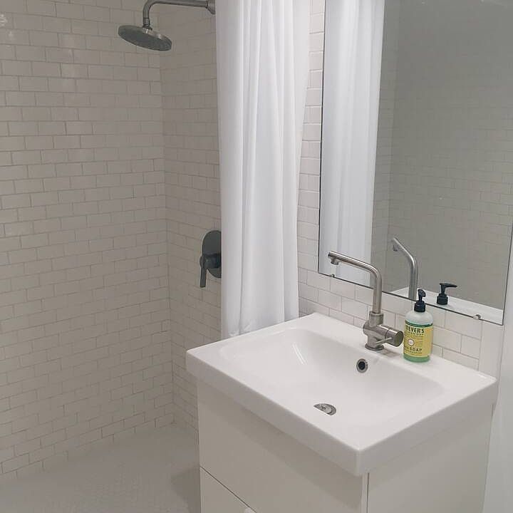 Studio apartment 3/4 bathroom in basement, with separate entrance.