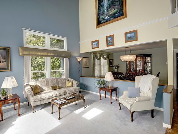 4th image of 136 Starhill Ln