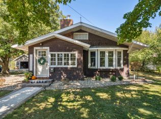 716 E Butler St, Manchester, IA 52057