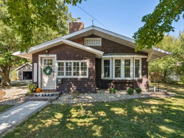 716 E Butler St, Manchester, IA 52057