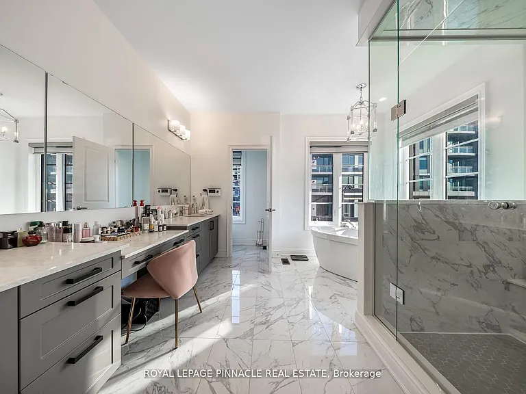 1504 Yellow Rose Cir #UPPER — Photo 25