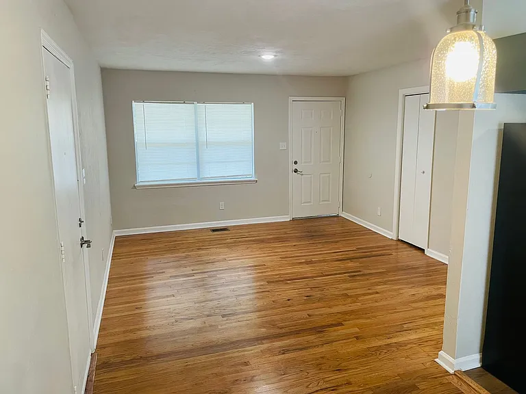 1100 Joe Louis St — Photo 6