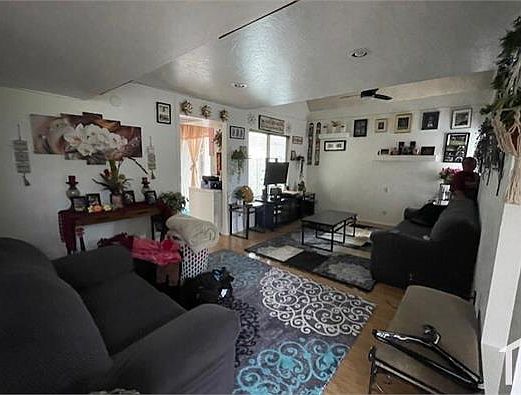 3rd image of 6827 S Jentilly Ln