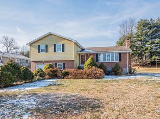196 Ridge Crest Cir, Wethersfield, CT 06109