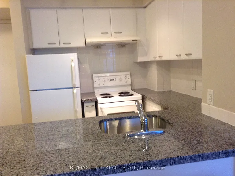 36 Lee Centre Dr #912 — Photo 4