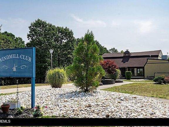 2nd image of 1 Max Place