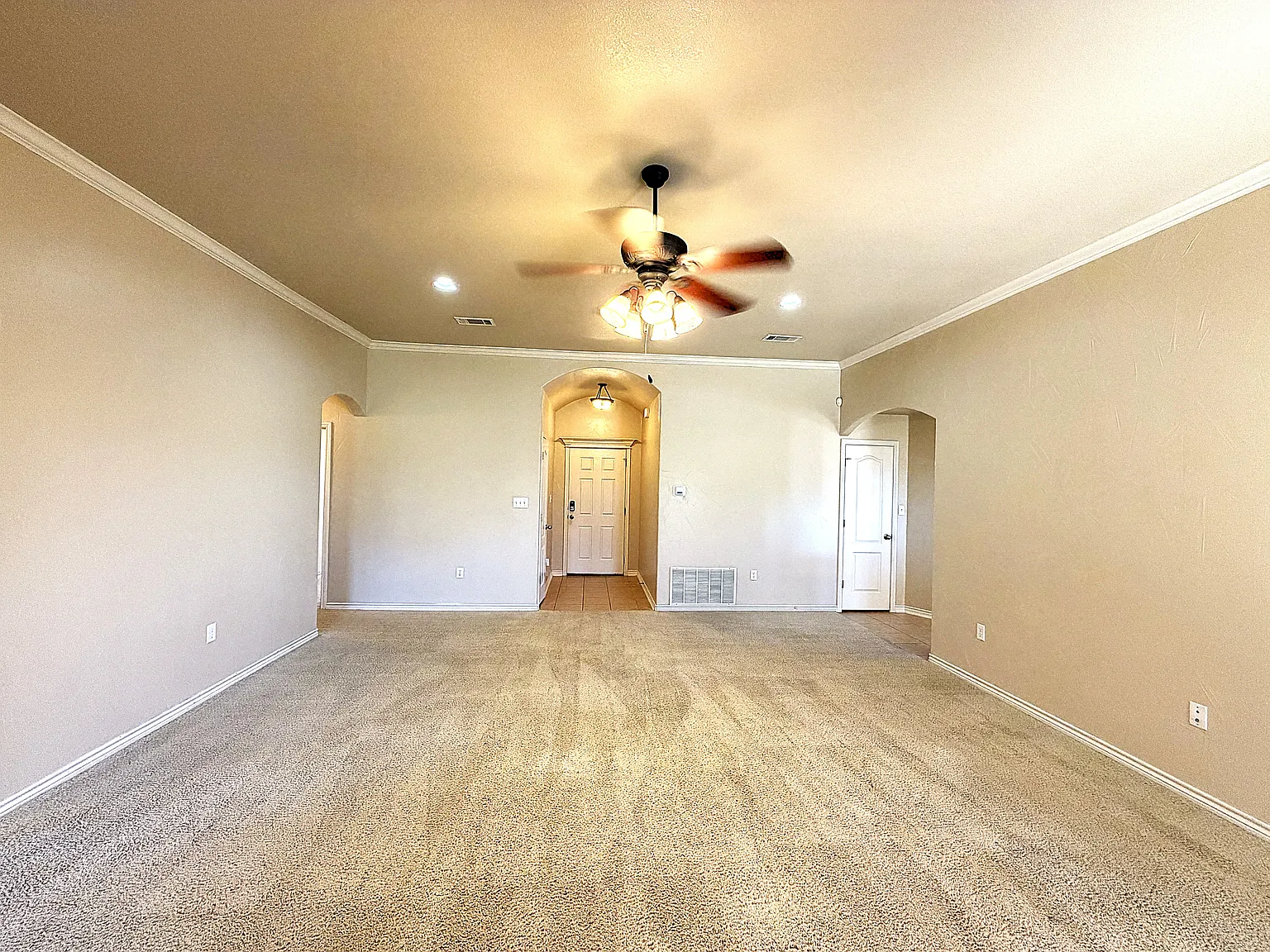 4 bed, 1826 sqft, $1,695 — Photo 2