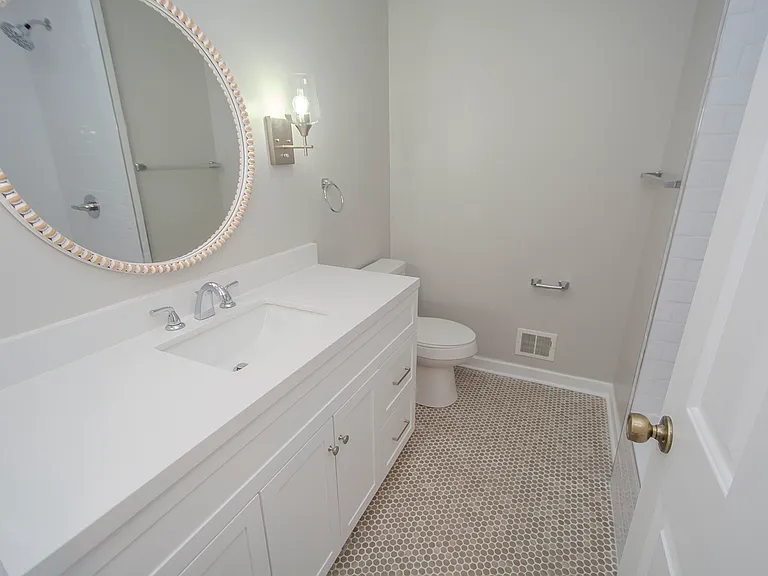 11802 Robindale Rd — Photo 25