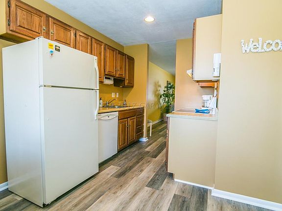 2nd image of 11611 Windward Dr Unit C
