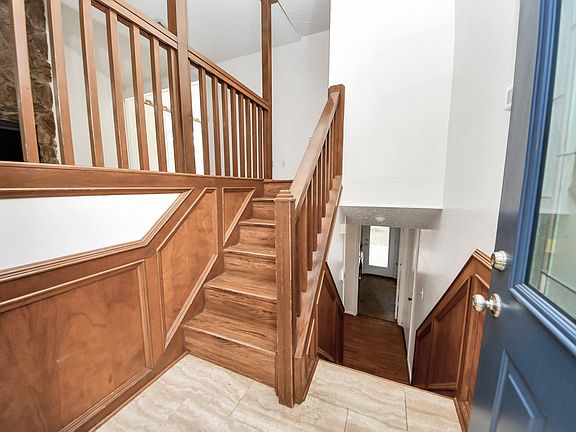 3rd image of 7023 Foxmont Ln