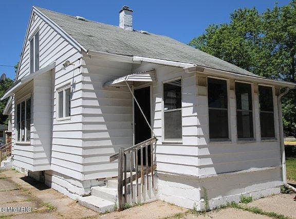 5th image of 3420 Buchanan Ave SW