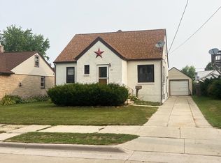 908 Wilson St, Manitowoc, WI 54220