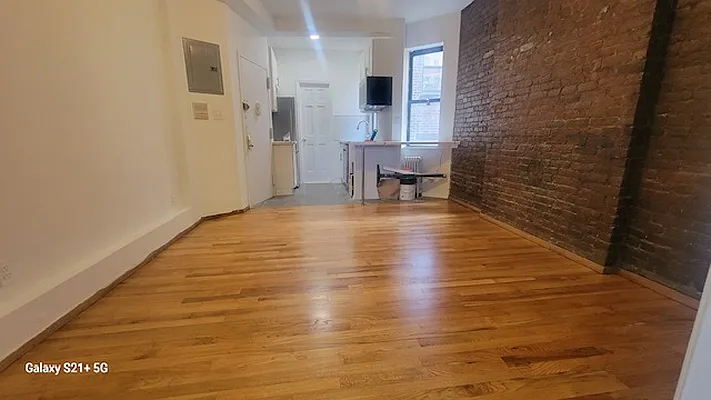 Rented by Chartwell Manhattan Realty | media 6
