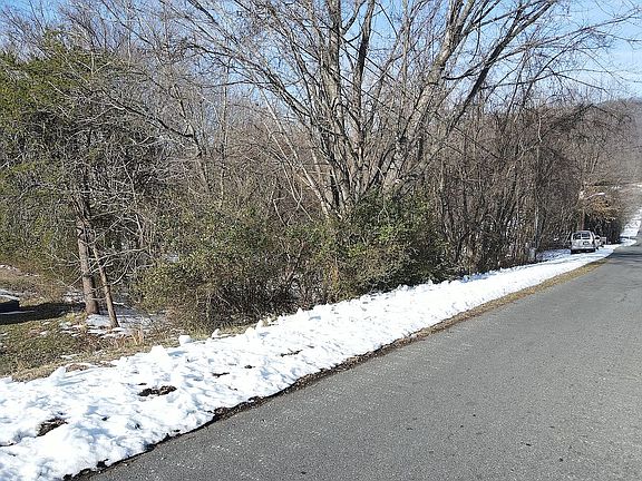 4th image of 1 Green Meadow Ln