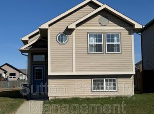 11246 74th Ave, Grande Prairie, AB T8W0C6